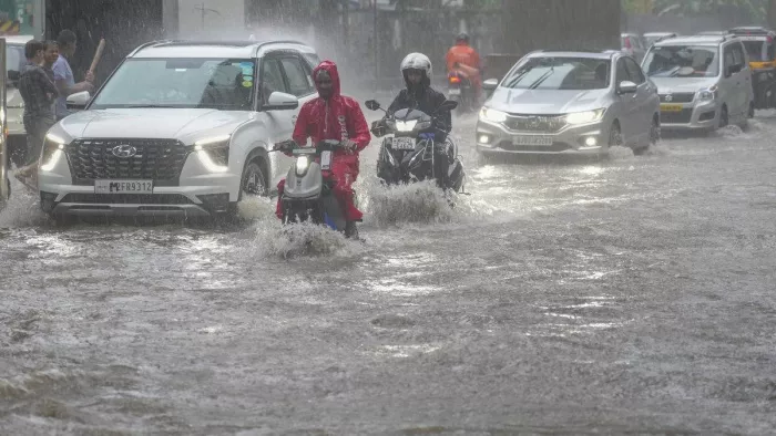 दिल्ली-यूपी में हो रही झमाझम बारिश, मूसलधार वर्षा से छत्तीसगढ़ में बाढ़ जैसी स्थिति; IMD ने राजस्थान के लिए जारी की चेतावनी