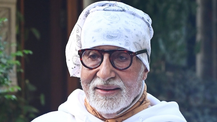 अमिताभ बच्चन का 84वां जन्मदिन, ‘जलसा’ के बाहर उमड़ा प्रशंसकों का सैलाब