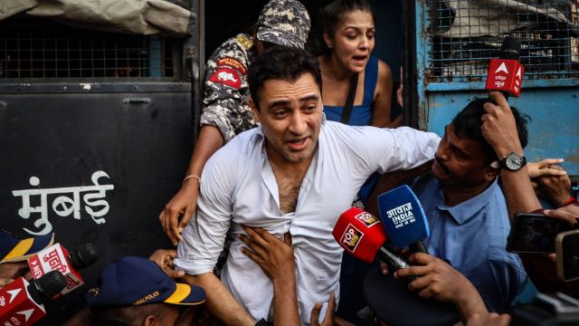 बड़ा झटका! विरोध प्रदर्शन में शामिल हुए अभिनेता इमरान खान, 28 अक्टूबर तक भारत छोड़ने का नोटिस; हाई कोर्ट जाएंगे एक्टर
